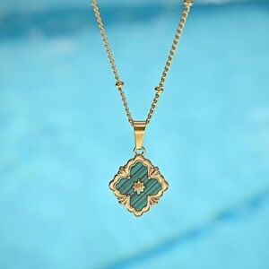 Medieval Renaissance Emerald Green Clover Pendant Necklace